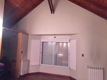 CASA EN VENTA EN BARRIO LOS OLMOS-ROLDAN-