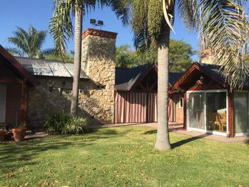CASA EN VENTA EN BARRIO LOS OLMOS-ROLDAN-