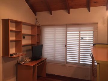 CASA EN VENTA EN BARRIO LOS OLMOS-ROLDAN-