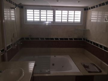 CASA EN VENTA EN BARRIO LOS OLMOS-ROLDAN-