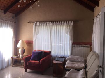 CASA EN VENTA EN BARRIO LOS OLMOS-ROLDAN-