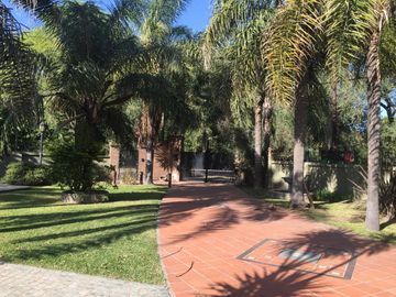 CASA EN VENTA EN BARRIO LOS OLMOS-ROLDAN-