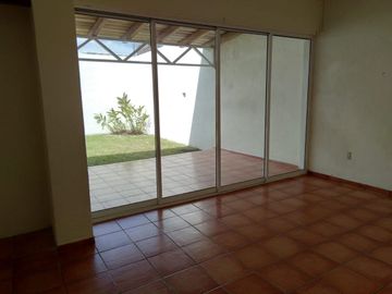 Casa en venta al norte de la ciudad de colima,  esmeralda norte.