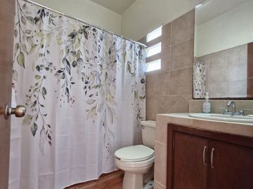 Casa en venta al norte de la ciudad de colima,  esmeralda norte.
