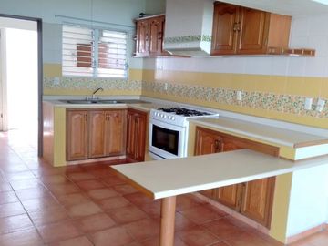 Casa en venta al norte de la ciudad de colima,  esmeralda norte.