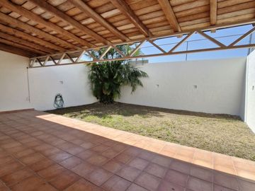 Casa en venta al norte de la ciudad de colima,  esmeralda norte.