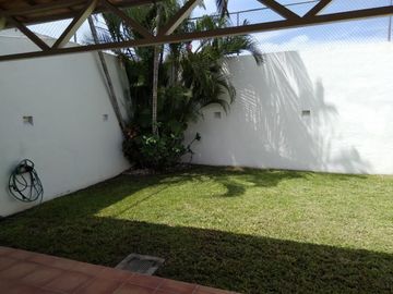 Casa en venta al norte de la ciudad de colima,  esmeralda norte.