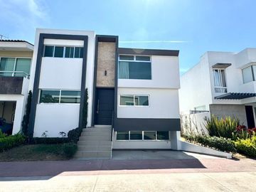 Se vende casa en Solares, Coto Sendeira, Zapopan, Jalisco.