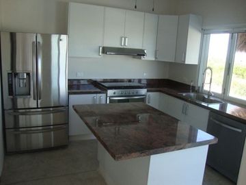 CASA EN VENTA MERIDA, LUJO Y TRANQUILIDAD FRENTE AL MAR EN SISAL