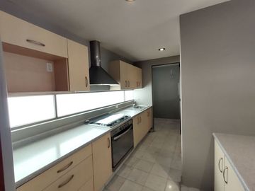 Departamento exterior en primer piso con Roof Garden.