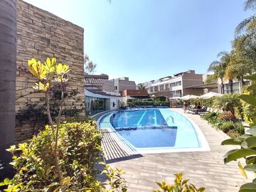 Departamento exterior en primer piso con Roof Garden.