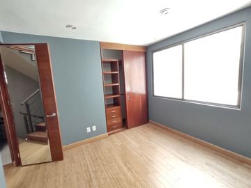 Departamento exterior en primer piso con Roof Garden.