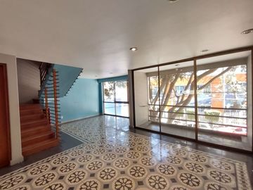 Departamento exterior en primer piso con Roof Garden.