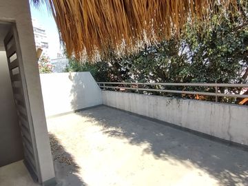 Departamento exterior en primer piso con Roof Garden.