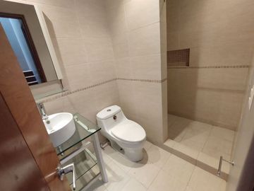 Departamento exterior en primer piso con Roof Garden.