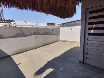 Departamento exterior en primer piso con Roof Garden.