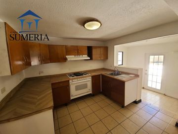 Amplia residencia en Jardines del Santuario