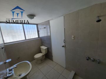 Amplia residencia en Jardines del Santuario