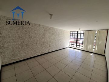Amplia residencia en Jardines del Santuario