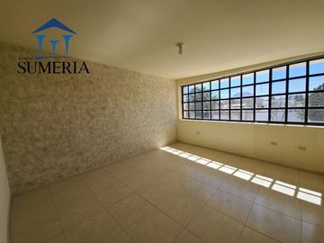 Amplia residencia en Jardines del Santuario