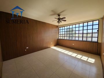 Amplia residencia en Jardines del Santuario