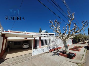 Amplia residencia en Jardines del Santuario