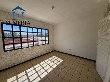 Amplia residencia en Jardines del Santuario