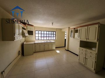 Amplia residencia en Jardines del Santuario