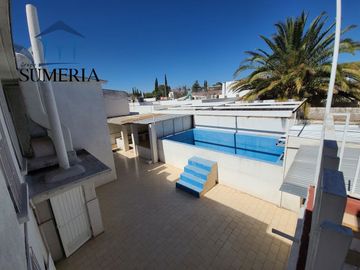 Amplia residencia en Jardines del Santuario