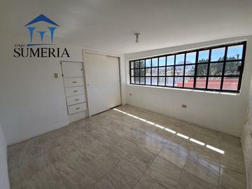 Amplia residencia en Jardines del Santuario