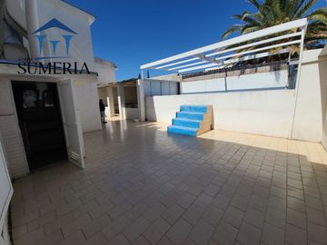 Amplia residencia en Jardines del Santuario