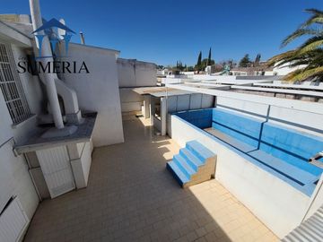 Amplia residencia en Jardines del Santuario