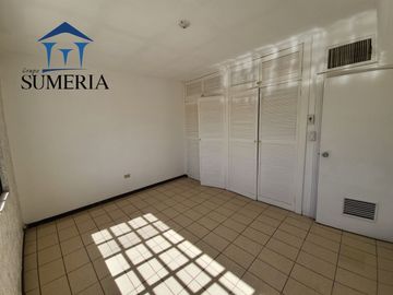 Amplia residencia en Jardines del Santuario