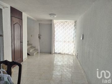 Casa en Venta en Calle Corona, Col. El Laurel