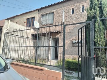 Casa en Venta en Calle Corona, Col. El Laurel