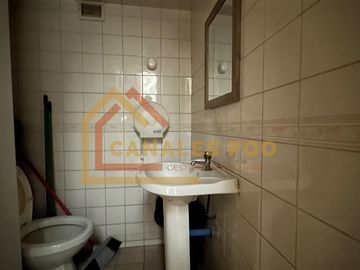 Oficina en Venta en Andrés Bello esquina Vicuña Mackenna