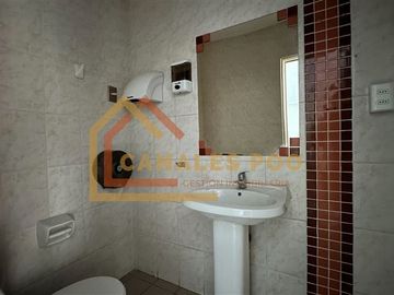 Oficina en Venta en Andrés Bello esquina Vicuña Mackenna