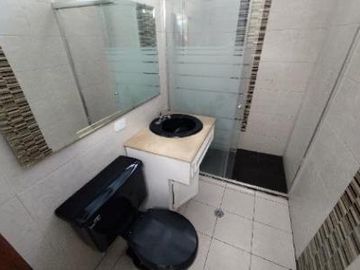 HERMOSA CASA EN VENTA DE 3 PLANTAS SECTOR QUITO TENNIS