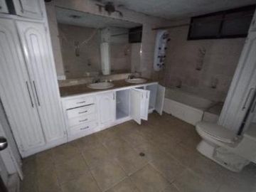 HERMOSA CASA EN VENTA DE 3 PLANTAS SECTOR QUITO TENNIS