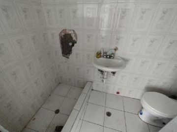 HERMOSA CASA EN VENTA DE 3 PLANTAS SECTOR QUITO TENNIS