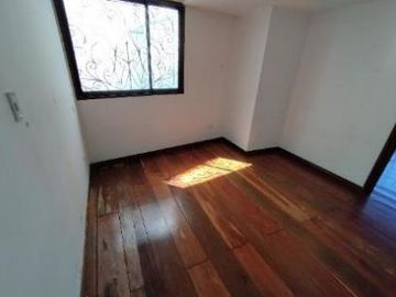 HERMOSA CASA EN VENTA DE 3 PLANTAS SECTOR QUITO TENNIS