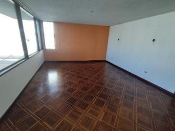 HERMOSA CASA EN VENTA DE 3 PLANTAS SECTOR QUITO TENNIS