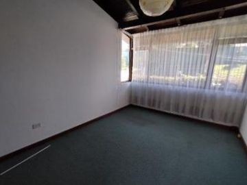 HERMOSA CASA EN VENTA DE 3 PLANTAS SECTOR QUITO TENNIS