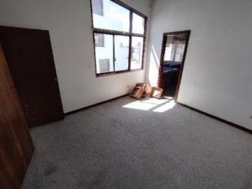 HERMOSA CASA EN VENTA DE 3 PLANTAS SECTOR QUITO TENNIS