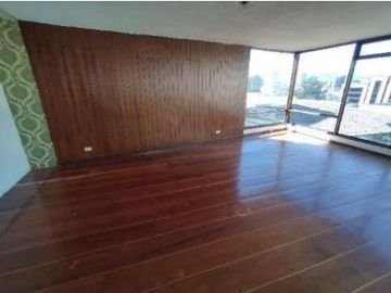 HERMOSA CASA EN VENTA DE 3 PLANTAS SECTOR QUITO TENNIS