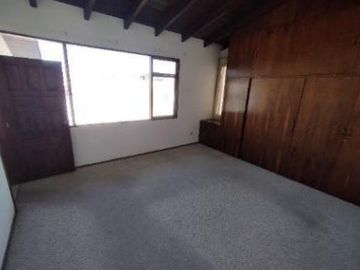 HERMOSA CASA EN VENTA DE 3 PLANTAS SECTOR QUITO TENNIS