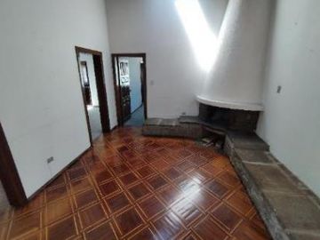 HERMOSA CASA EN VENTA DE 3 PLANTAS SECTOR QUITO TENNIS