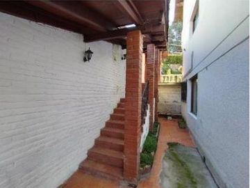 HERMOSA CASA EN VENTA DE 3 PLANTAS SECTOR QUITO TENNIS