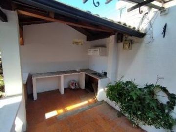 HERMOSA CASA EN VENTA DE 3 PLANTAS SECTOR QUITO TENNIS