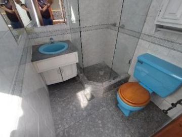 HERMOSA CASA EN VENTA DE 3 PLANTAS SECTOR QUITO TENNIS